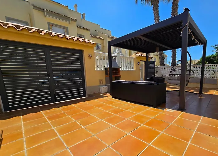 Casa Mar: Terraza Y Piscina Junto Al Mediterraneo